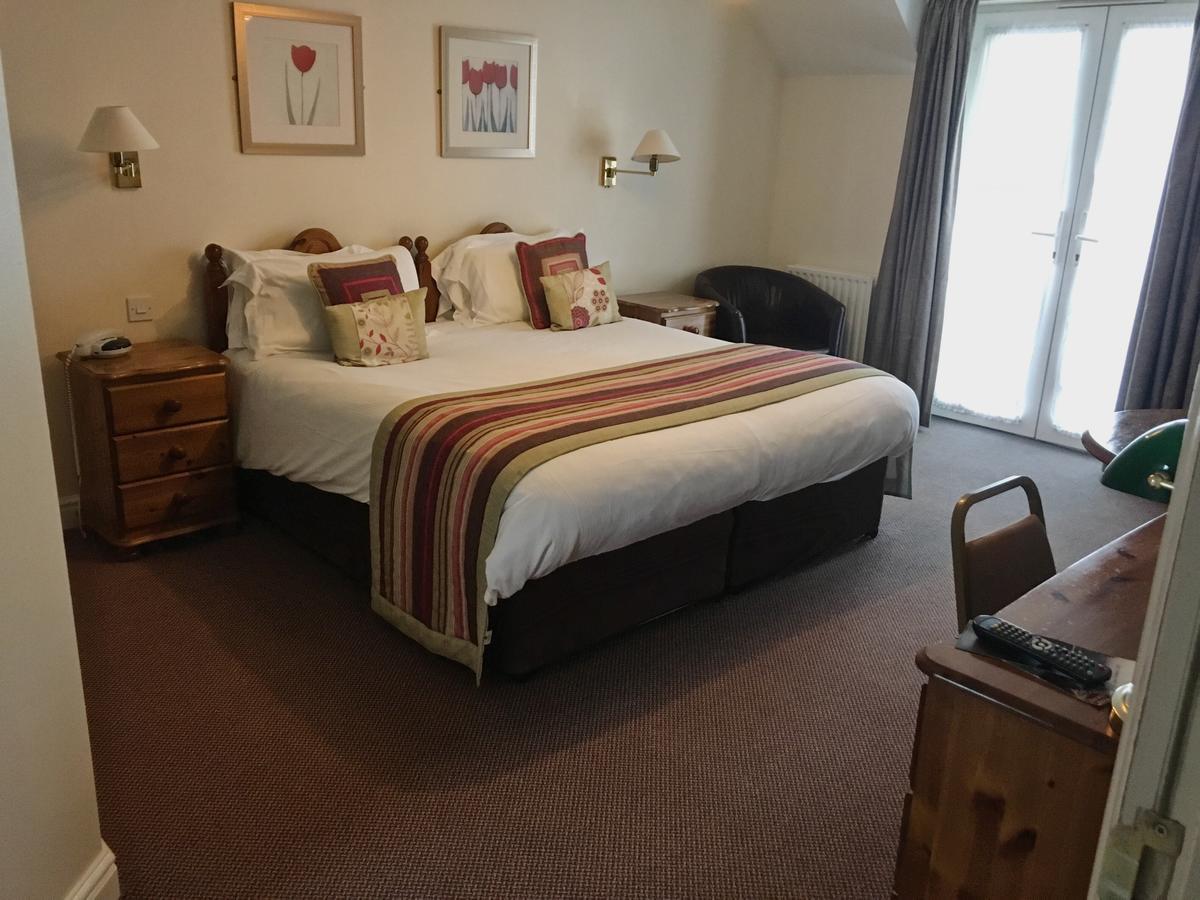 The Tally Ho Hotel - B&B บิสเตอร์ ภายนอก รูปภาพ
