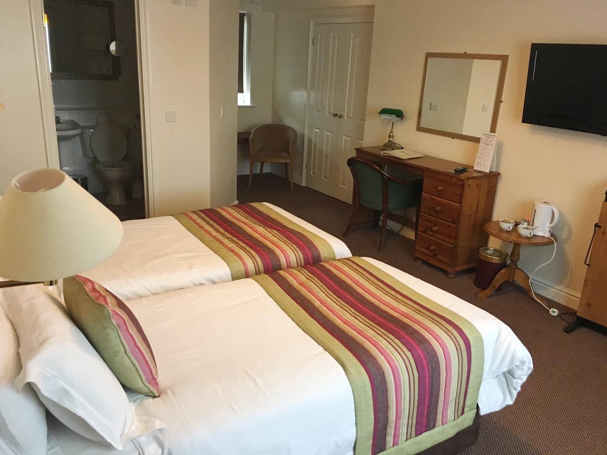The Tally Ho Hotel - B&B บิสเตอร์ ภายนอก รูปภาพ
