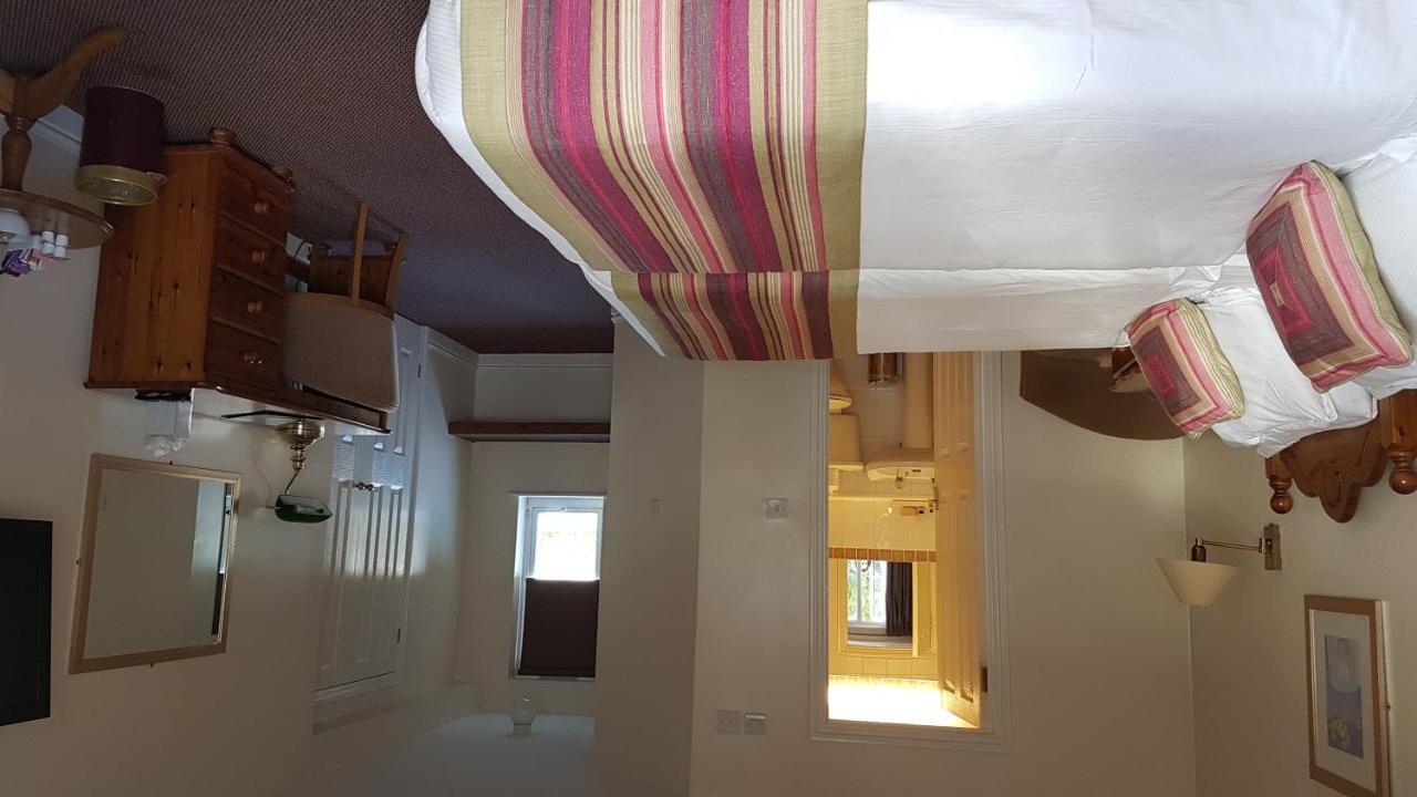 The Tally Ho Hotel - B&B บิสเตอร์ ภายนอก รูปภาพ